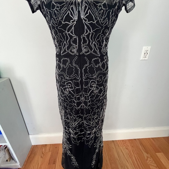 JS Collections Navy Silver Long Formal Shortsleeve Dress- Size 8- Mom of Bride - Picture 7 of 13